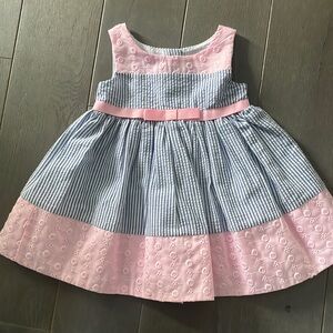 Gorgeous dress worn 1 time great condition
Perfect for Easter